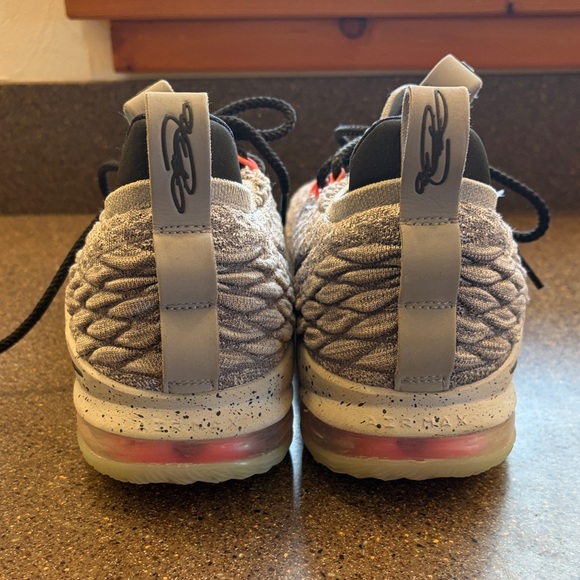 Nike Gray quilted Sneakers with Red Accents - Picture 5 of 11